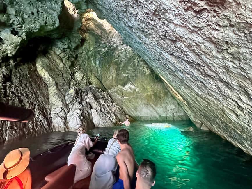 Sesimbra: Secret Beaches and Caves - Your small-group boat day with BATE-A-ASA (what it’s like in real time)