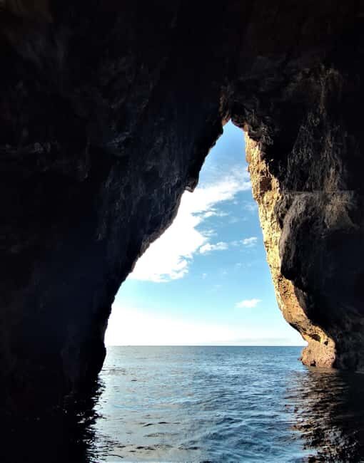 Sesimbra: Sesimbra and Espichel Grotto Tour - Short beach and photo breaks that help you reset