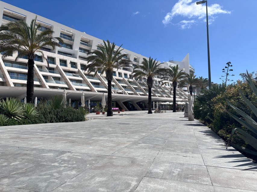 Sesimbra Walking Tour - Marinha Square and the fish auction in the sand