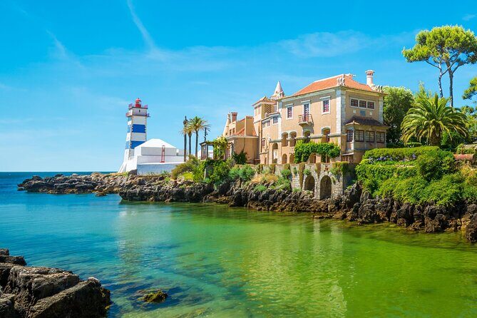 Shared Group Sintra Full Day Tour - Cascais lunch break: fishing town charm and sea-garden strolls