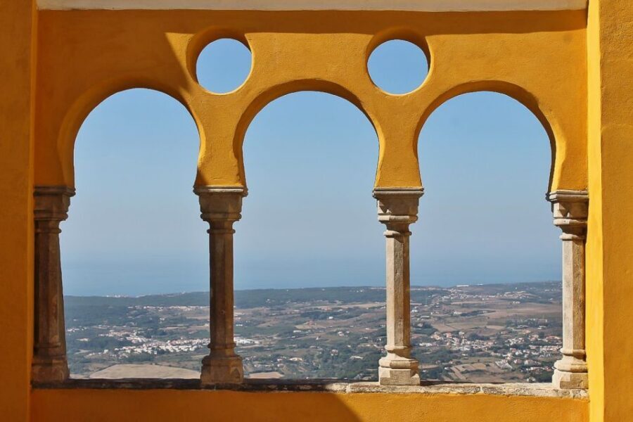 Sintra and Cascais: Full-Day Private Sightseeing Tour - Getting picked up in central Lisbon and setting a smart pace
