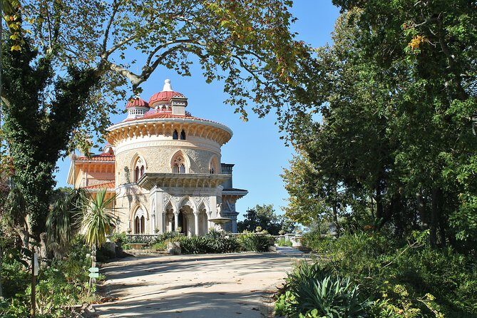 Sintra and Cascais Private Sightseeing Tour - Cabo da Roca: 140 meters above the sea and the Atlantic mood