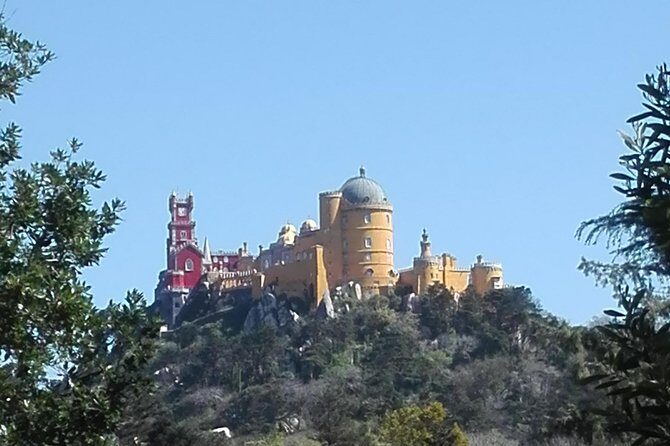 Sintra & Cascais - Sintra Old Town: where the day starts with real medieval vibes