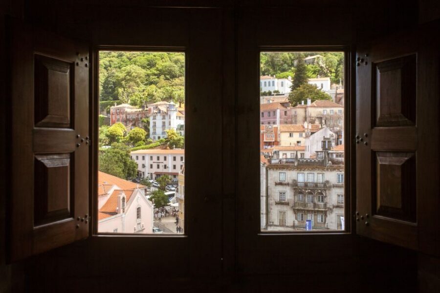 Sintra: Half-Day Tour with Royal Palace Ticket - The bus experience matters more than you think