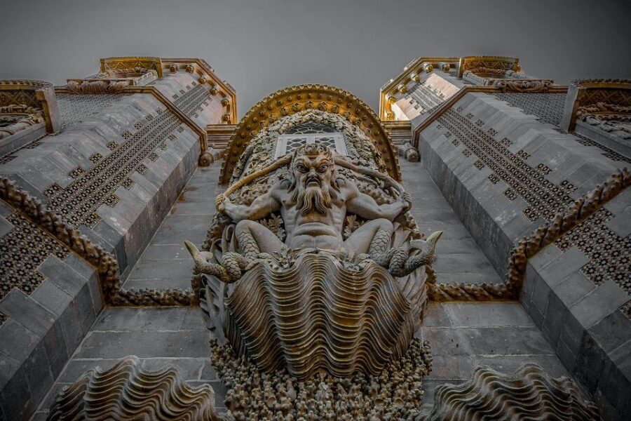 Sintra/Lisbon: Sintra & Quinta da Regaleira Tour with Ticket - Your guide’s job: turning a walk into a storyline