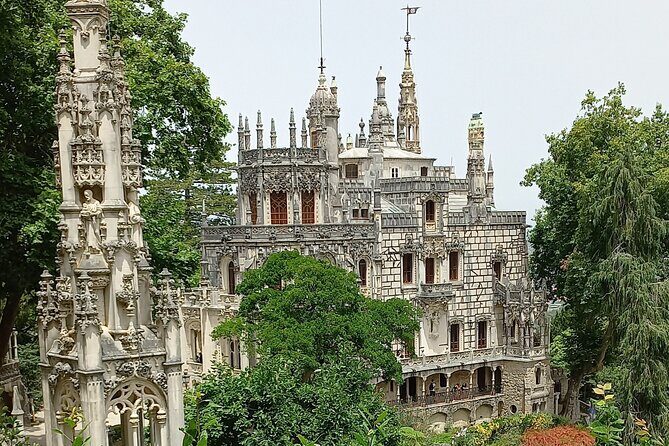 Sintra Village & Beaches Renault 4L Tour (3h) - Palácio e Parque Biester and Valverde: the quieter architecture breaks