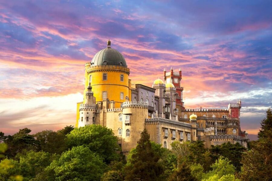 Sintra:Pena Palace,Moorish Castle & Q-Regaleira Private Tour - Castle of the Moors: guided route on the walls, then breathing room