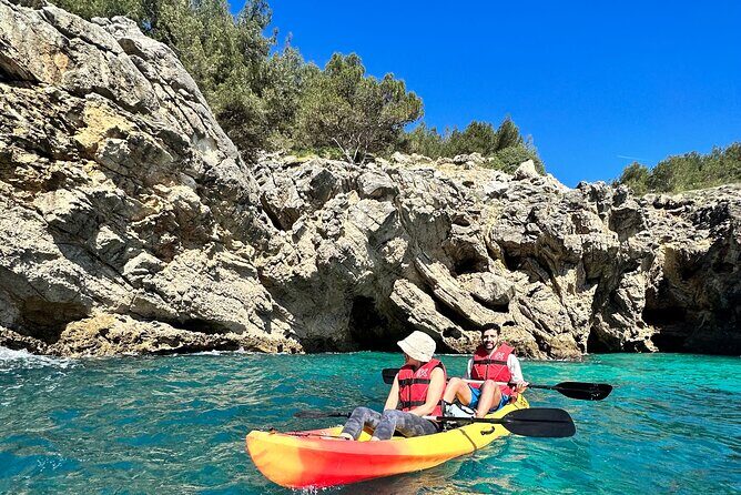 Small Group Kayak Tour along Sesimbra - Arrábida Natural Park - The return ride: tailwind energy and coastal views