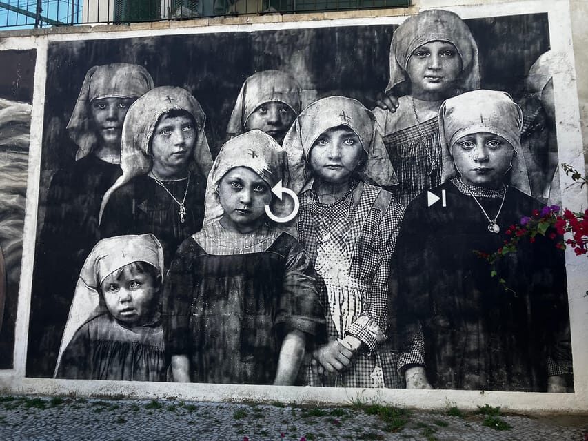 Street Art Lisbon: Tuk Tuk Tour - Stop 1 at Chapéus Lisboetas: Your Starting Line for Street Art Hunting