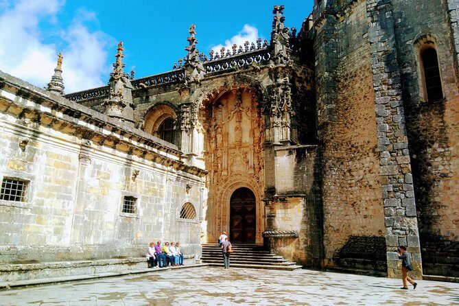 Tomar & Obidos The Roman Legacy Villages World Heritage Tour - Castelo de Tomar and Rio Nabão: short stops with Roman meaning