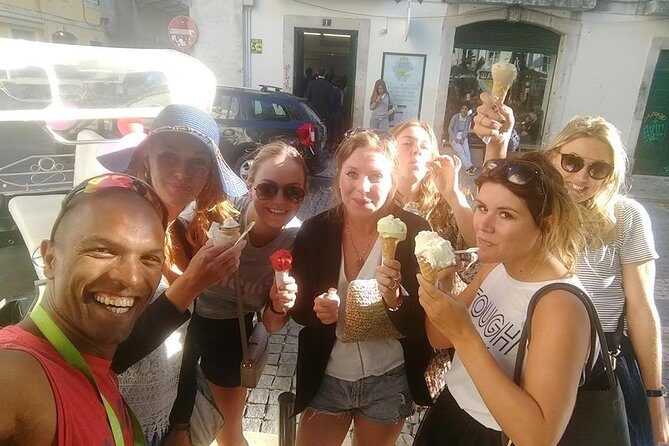 Tour of Old Town (Alfama) - 2hr - São Jorge and the Story of Power: Fortress Views and Moorish Roots