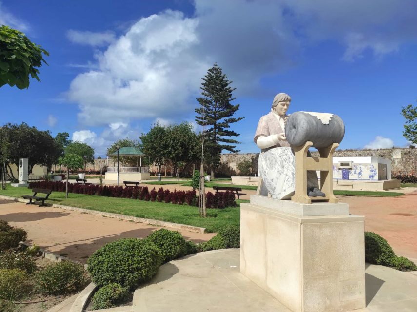 Tour: Peniche + Museum of Political Prison + Tasting Offer - Local bakery break: how the Peniche sweets tasting fits the day