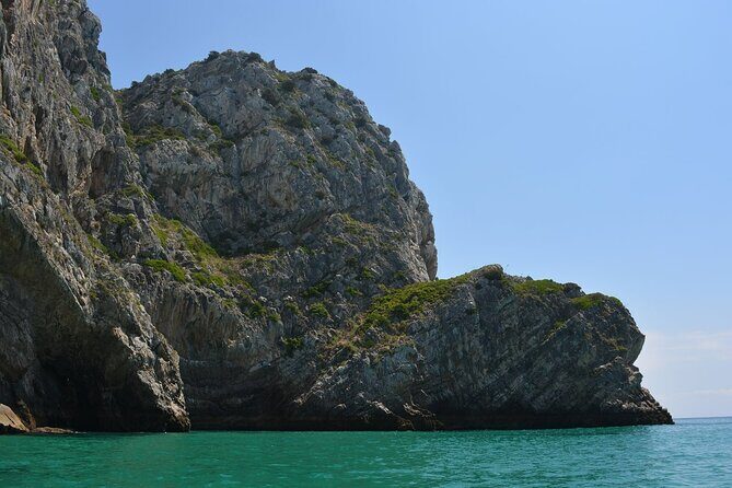 Tour to the caves of Sesimbra - Cruising Sesimbra’s Coast: Beaches, Cliffs, and Cave Photos