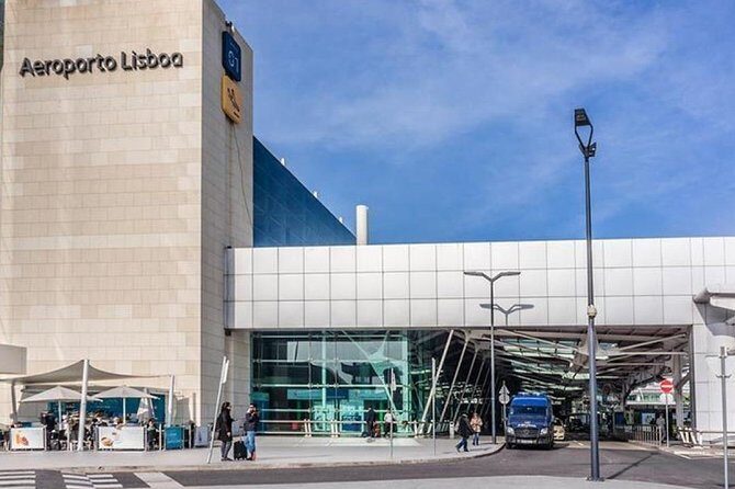 Transfer Airport - Lisbon - Your Chauffeur Ride: Comfort, WiFi, Water, and Bag Rules