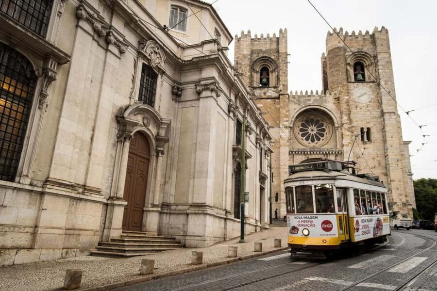 Travel to the Medieval part of Lisbon by Tuk Tuk - Sé Cathedral and the Mouraria streets: the medieval core begins