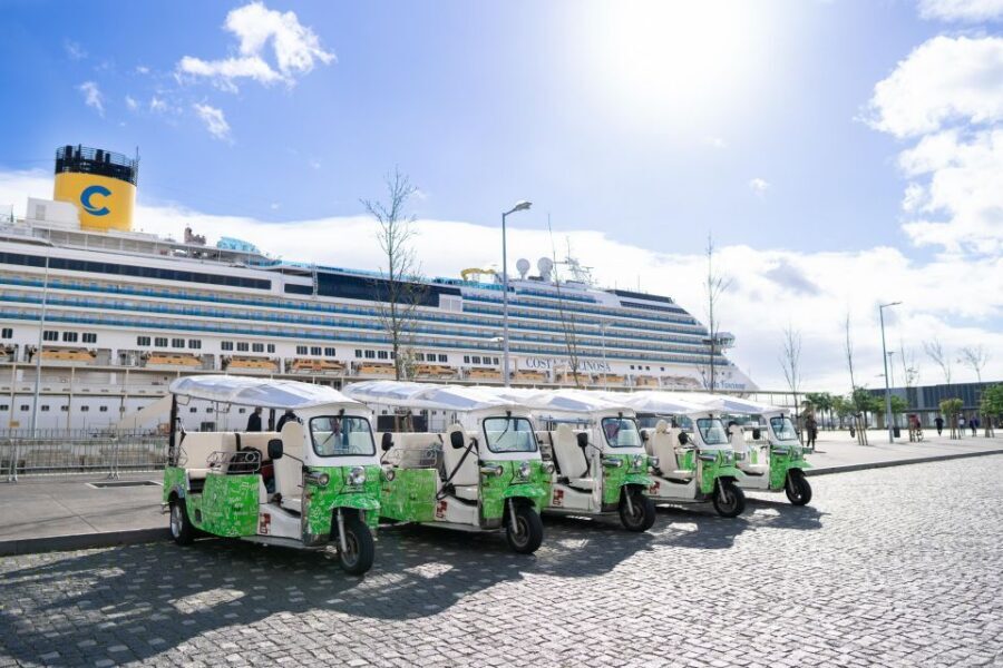 Tuk Tuk Lisbon: 3H00 Lisbon Charms - Miradouros on purpose: Portas do Sol and Santa Luzia viewpoints