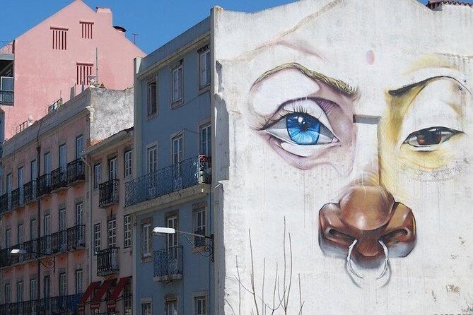 Tuk Tuk Lisbon: Exploring Urban Art - How Photo Stops Work (and Why Traffic Matters)