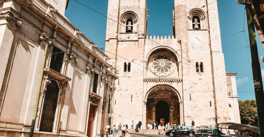 Tuk Tuk Old Lisbon Tour 1,5h - Alfama at walking speed: Fado streets and local life