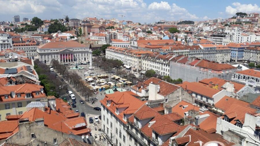 Tuk Tuk Tour historic central Lisbon - Baixa and Chiado: royal power meets everyday Lisbon
