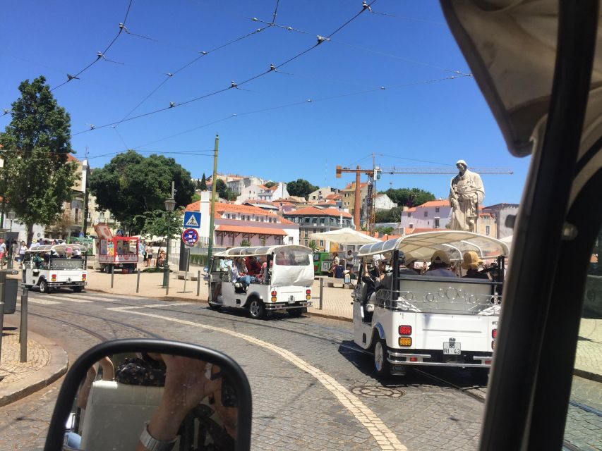 Tuk Tuk Tour historic central Lisbon - Lisbon Cathedral and Roman theatre ruins: two eras, one route
