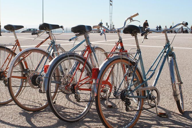 Vintage Bikes Tour - Stop Three: Padrão dos Descobrimentos (15 Minutes)